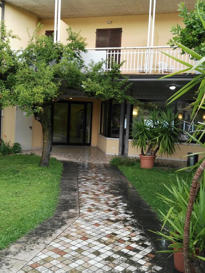 Hotel La Romantica Manerba del Garda Dış mekan fotoğraf